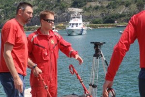 Dubrovnik, 13. svibnja 2011. - pripadnici DVD 'Rijeka dubrovačka' u akciji transporta unesrećenih, u pozadini brod 'Danče' LK Dubrovnik